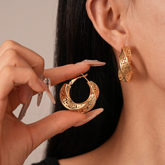 Exaggerated Twisted Round Geometric Women's Hollow Stud Earrings High-grade Earrings